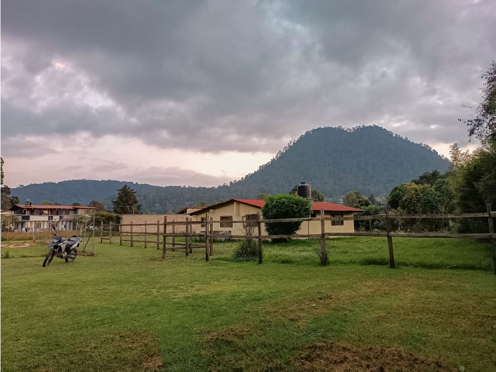 TERRENO DE 500m2 PLANO CON VISTA AL BOSQUE EN VALLE DE BRAVO — foto 3