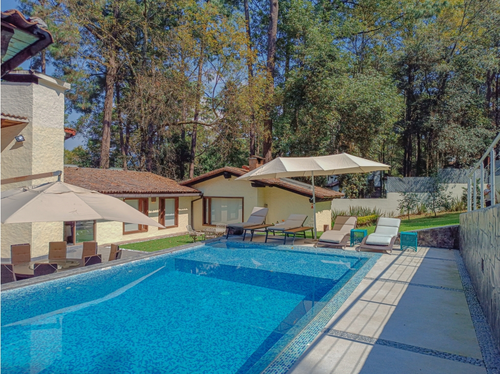 CASA EN VENTA CON ALBERCA EN EL CENTRO DE AVÁNDARO, VALLE DE BRAVO — foto 2