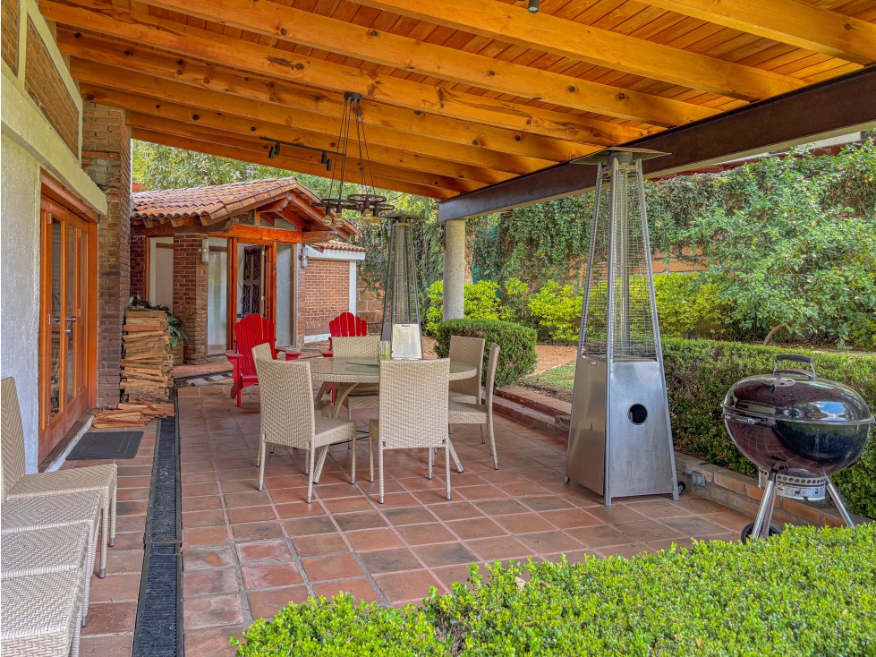 CASA AMPLIA CON BUNGALOW CON EXCELENTE UBICACION EN AVANDARO — foto 3