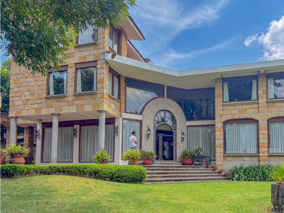 CASA AMPLIA CON JARDIN GRANDE EN VENTA | EXCELENTE UBICACION