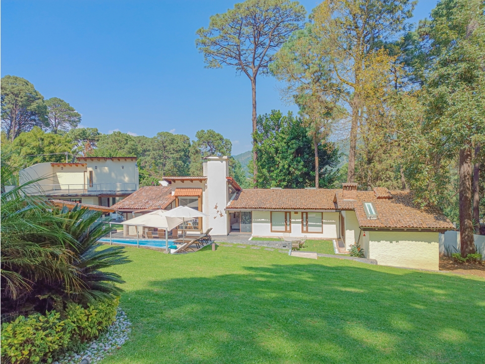 CASA EN VENTA CON ALBERCA EN EL CENTRO DE AVÁNDARO, VALLE DE BRAVO — foto 6