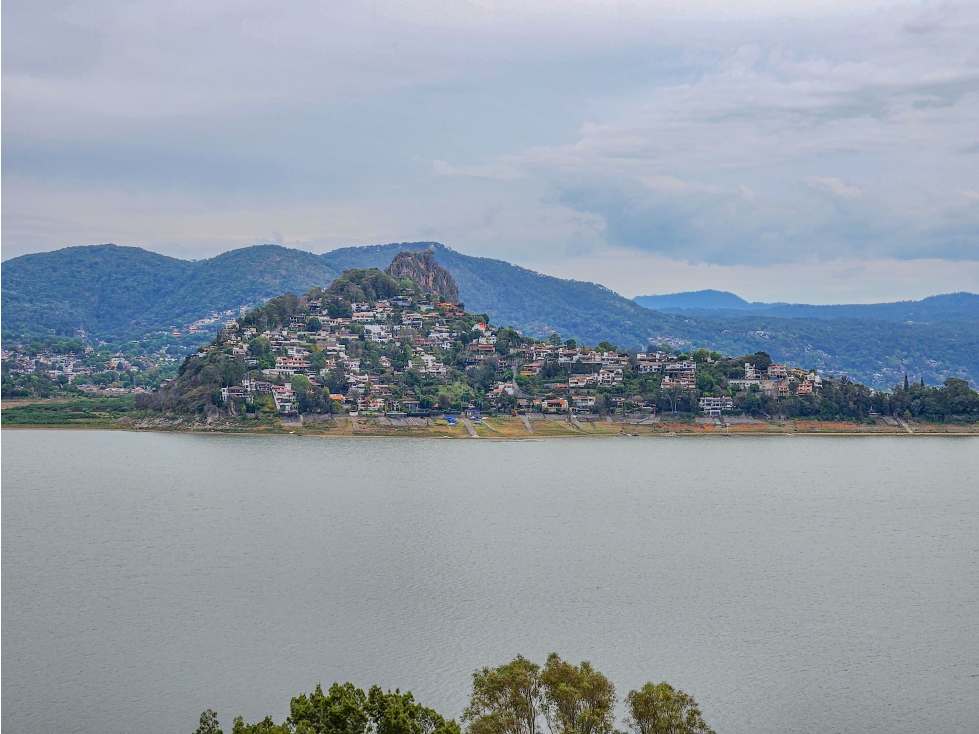 CASA EN VENTA EN CONDOMINIO CON VISTA AL LAGO EN VALLE DE BRAVO — foto 2