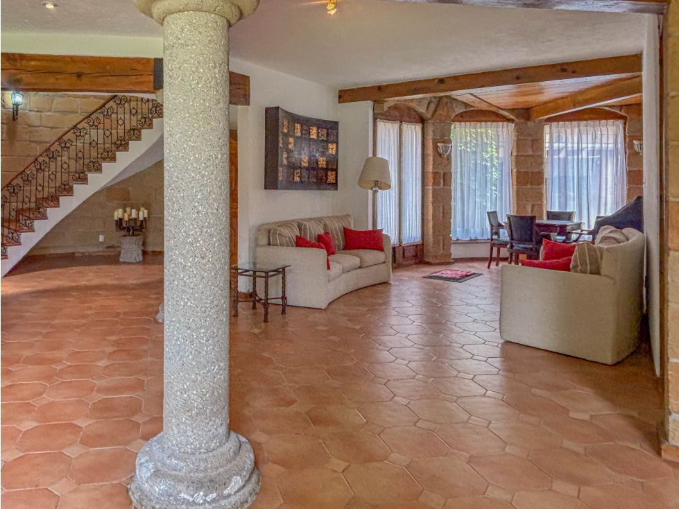 CASA AMPLIA CON JARDIN GRANDE EN VENTA | EXCELENTE UBICACION — foto 3