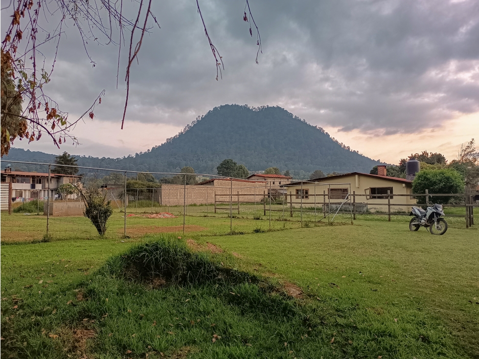 TERRENO DE 500m2 PLANO CON VISTA AL BOSQUE EN VALLE DE BRAVO — foto 2
