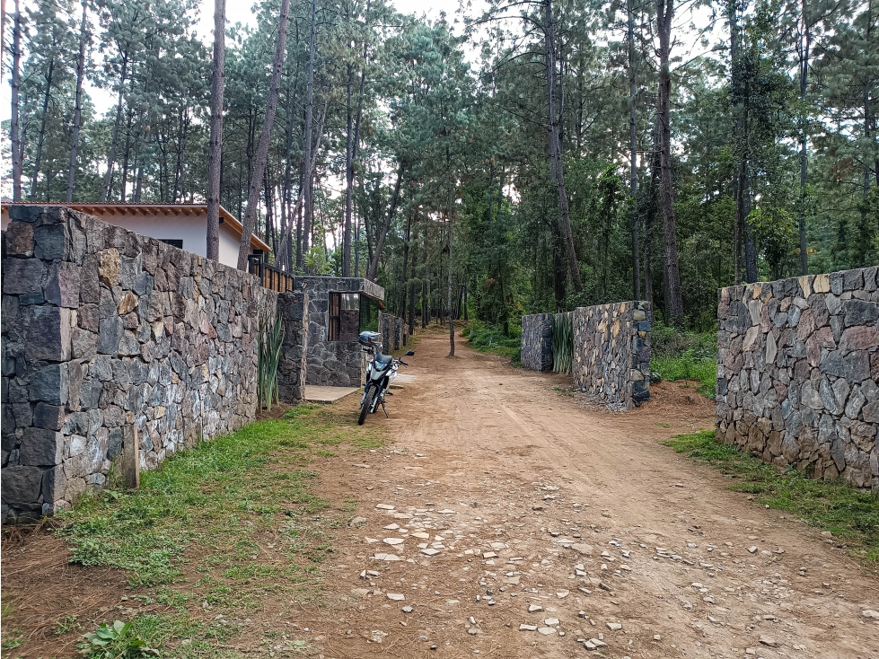 TERRENO ESCRITURADO EN VENTA EN ZONA RESIDENCIAL EN AVANDARO