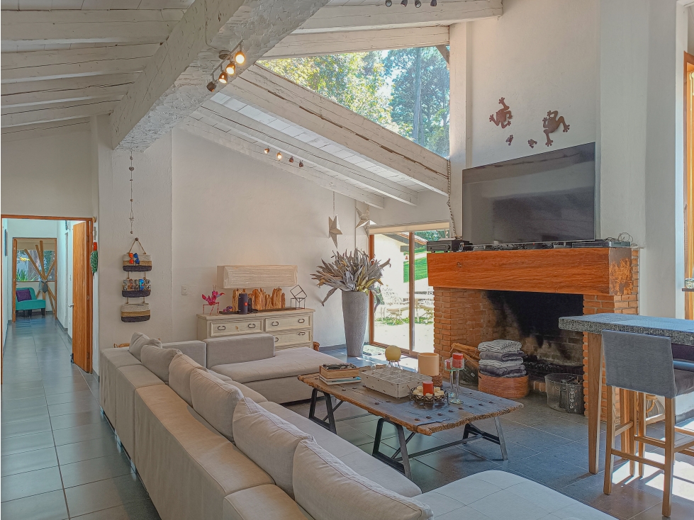 CASA EN VENTA CON ALBERCA EN EL CENTRO DE AVÁNDARO, VALLE DE BRAVO — foto 3
