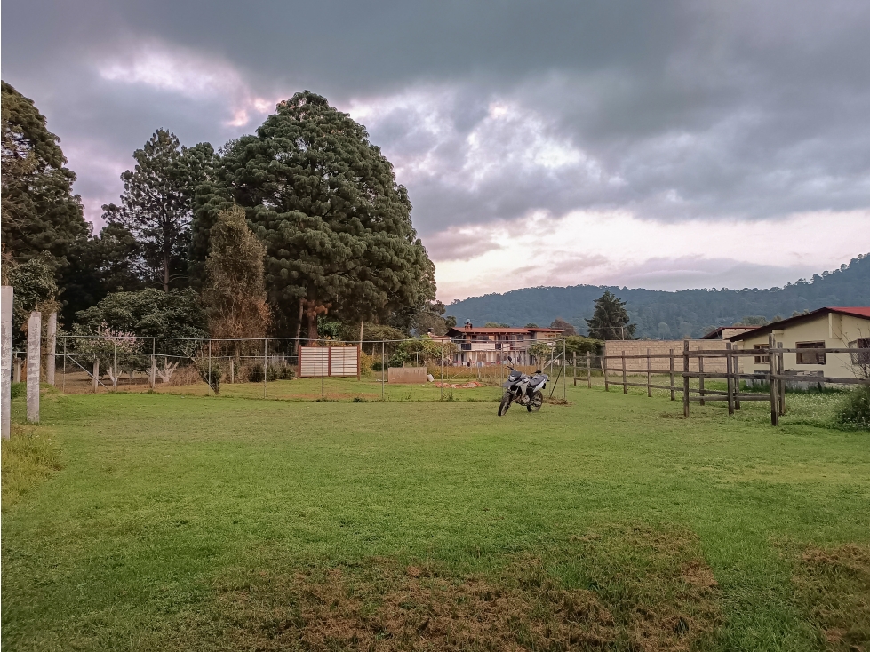 TERRENO DE 500m2 PLANO CON VISTA AL BOSQUE EN VALLE DE BRAVO