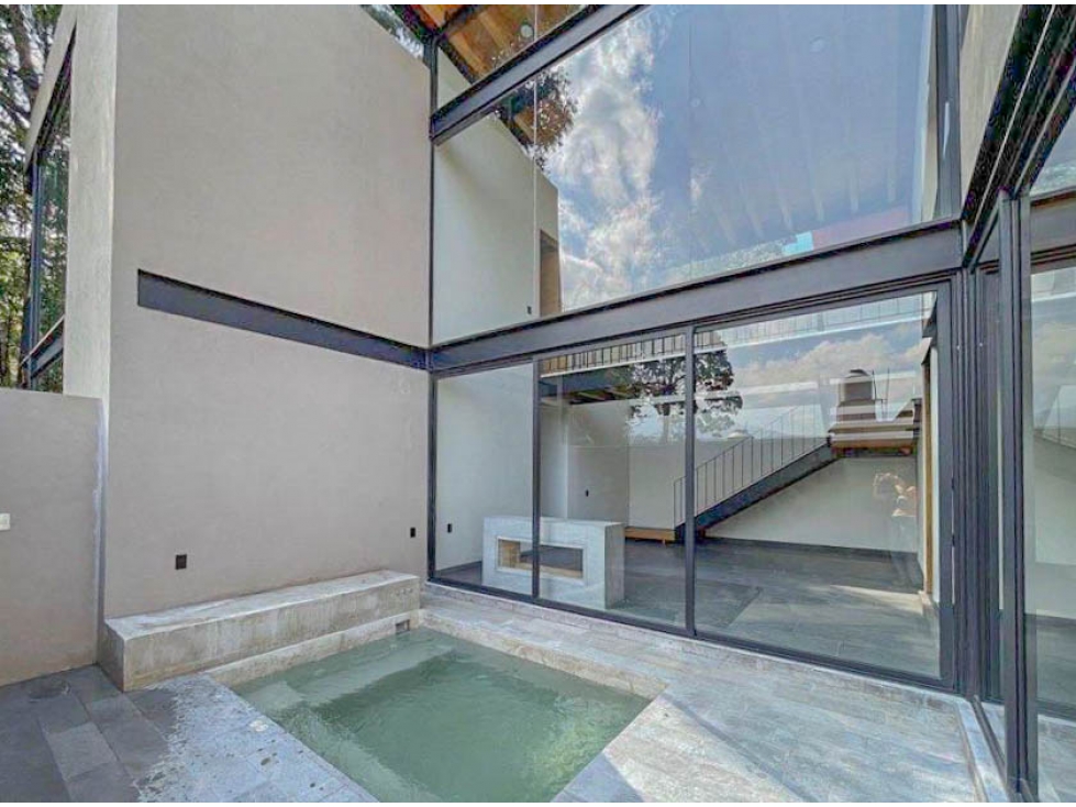 CASA EN VENTA CON EXCELENTE UBICACION CERCA DE AVANDARO