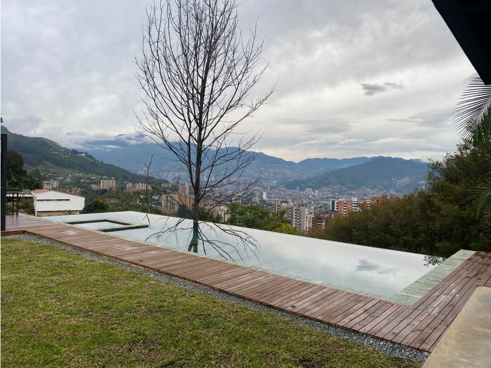 VENTA DE CASA EN LOMA EL ESCOBERO PARTE BAJA, ENVIGADO, UNIDAD CERRADA
