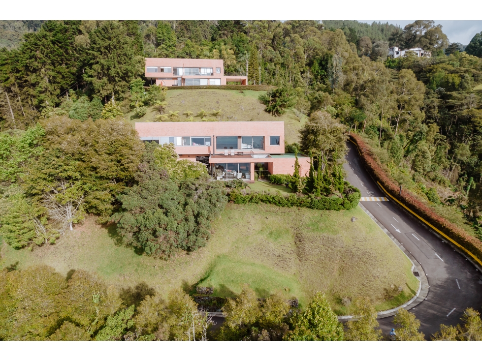 CASA CAMPESTRE EN VENTA EN ENVIGADO ALTO DE LAS PALMAS CON VISTA