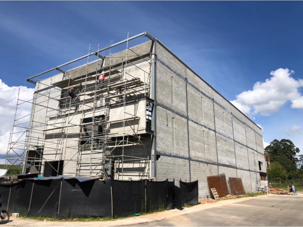 VENTA O ARRIENDO DE BODEGA EN UNIDAD CERRADA EN RIONEGRO, SECTOR JMC - 5