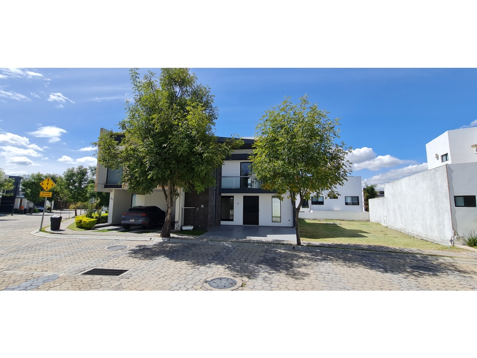 CASA EN VENTA EN LOMAS DE ANGELÓPOLIS