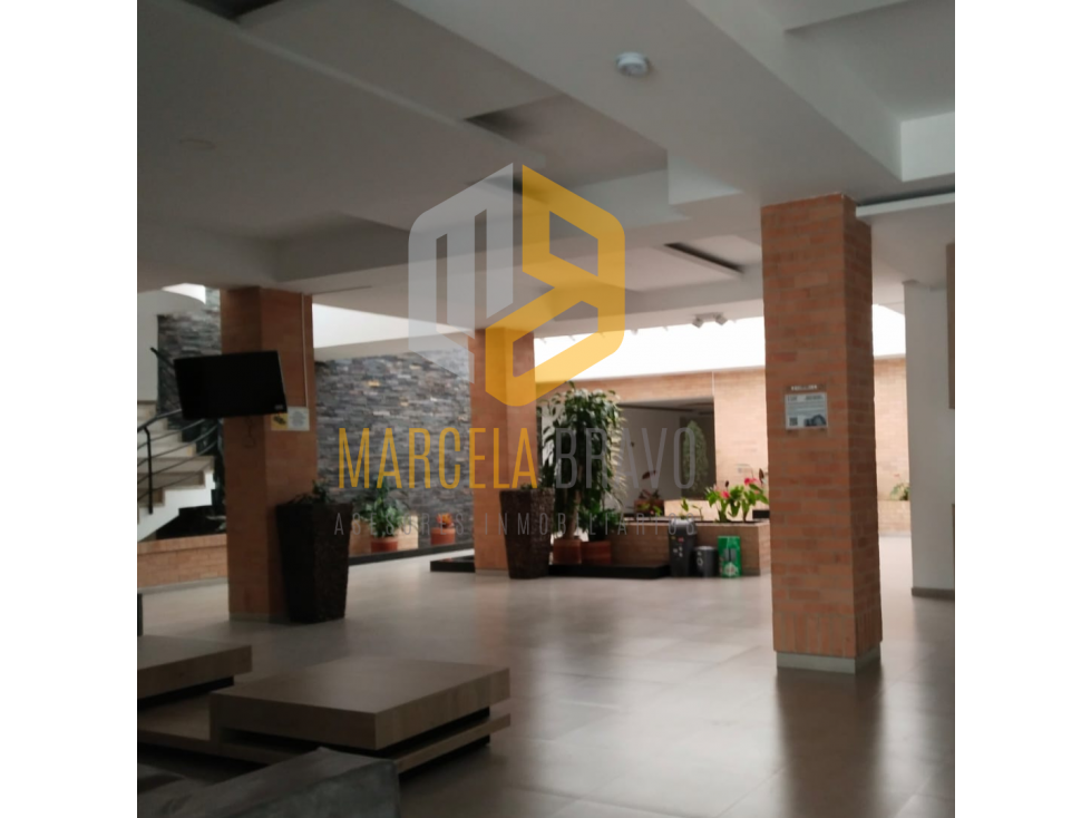 SE VENDE LOCAL COMERCIAL EN EDIFICIO MODERNO. SC - 1