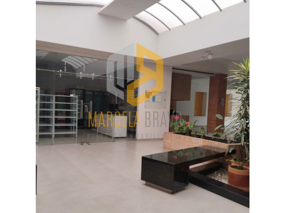 SE VENDE LOCAL COMERCIAL EN EDIFICIO MODERNO. SC - 3