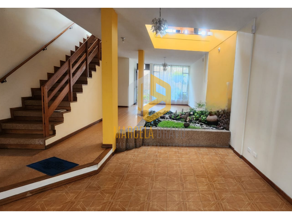 EXCLUSIVA CASA EN VENTA BARRIO LA COLINA.MB - 2