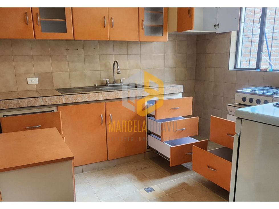 EXCLUSIVA CASA EN VENTA BARRIO LA COLINA.MB - 4