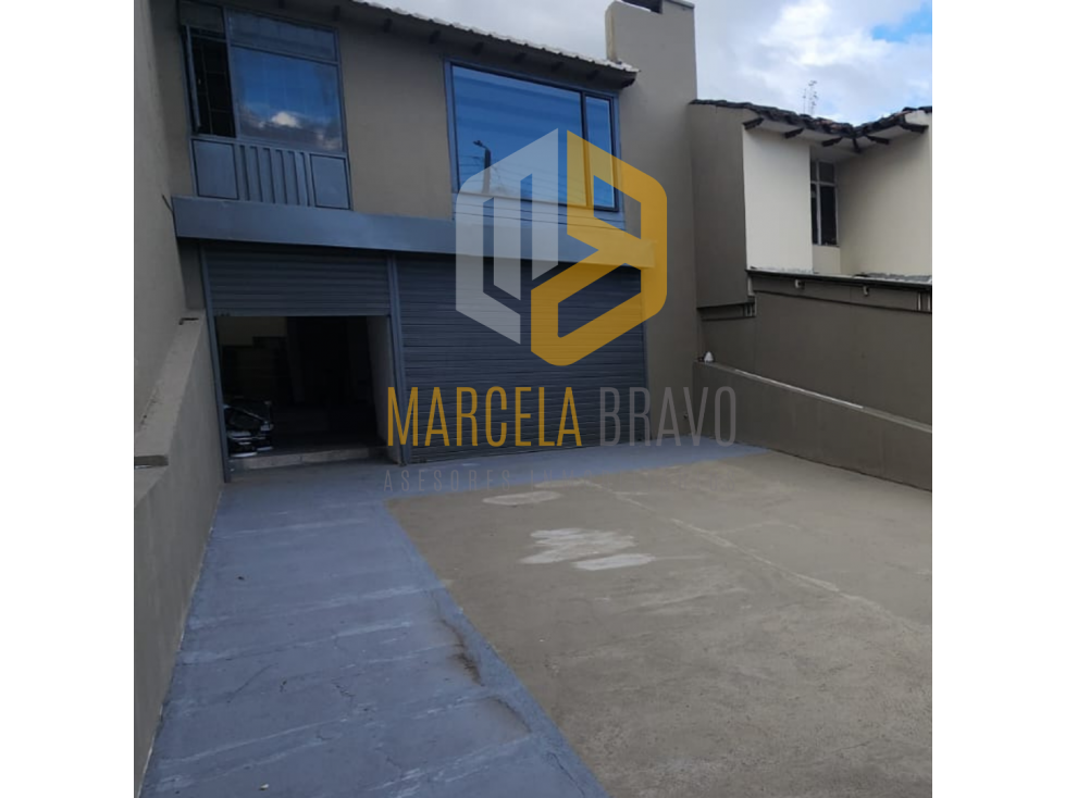 MAGNIFICA CASA EN ARRIENDO SOBRE LA AVENIDA PANAMERICANA .MB