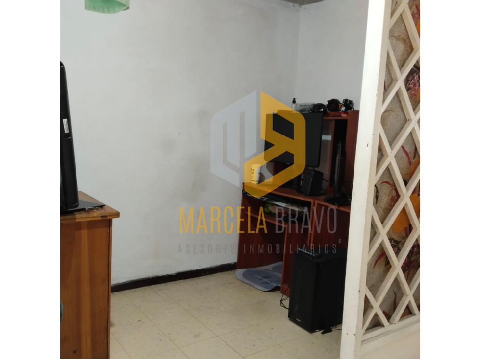 EN VENTA HERMOSA CASA. BARRIO CHAMBU.SC - 4