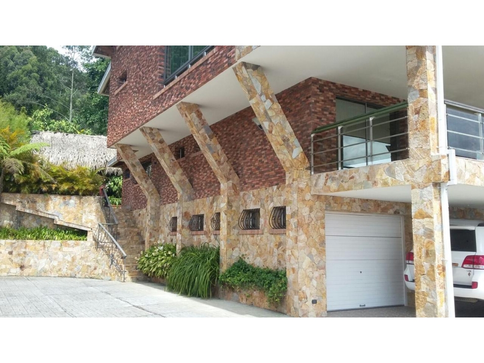 Casa - Lote en venta en Las Palmas Medellín — foto 2