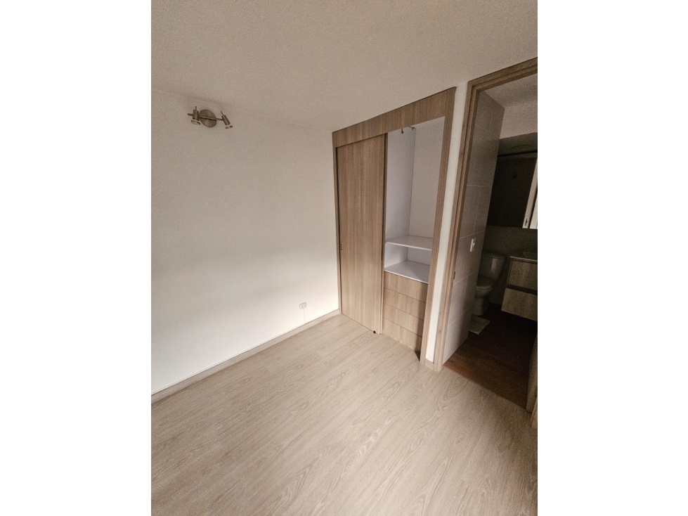 Apartamento en Arriendo en Loma de los Bernal — foto 3