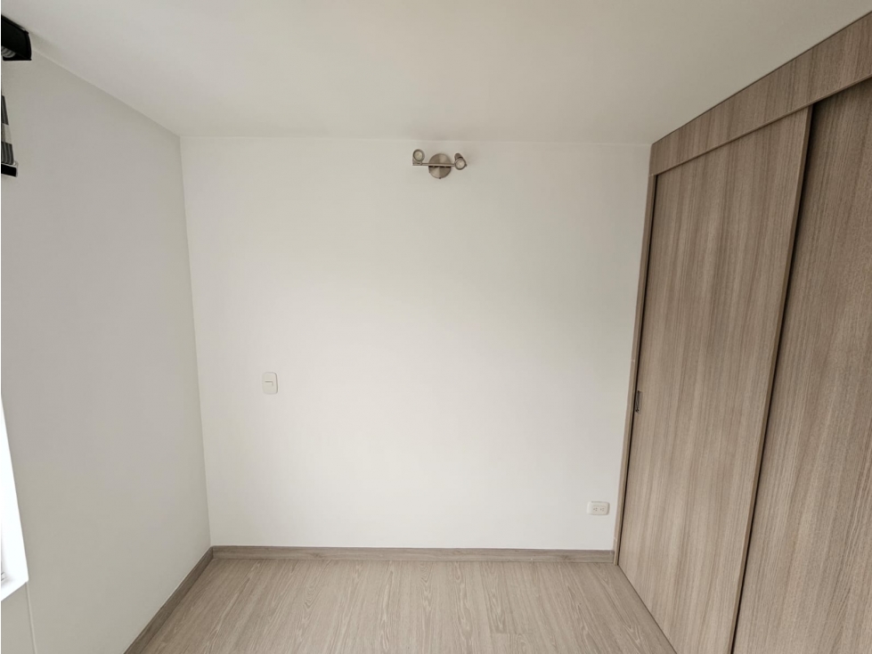 Apartamento en Arriendo en Loma de los Bernal — foto 4