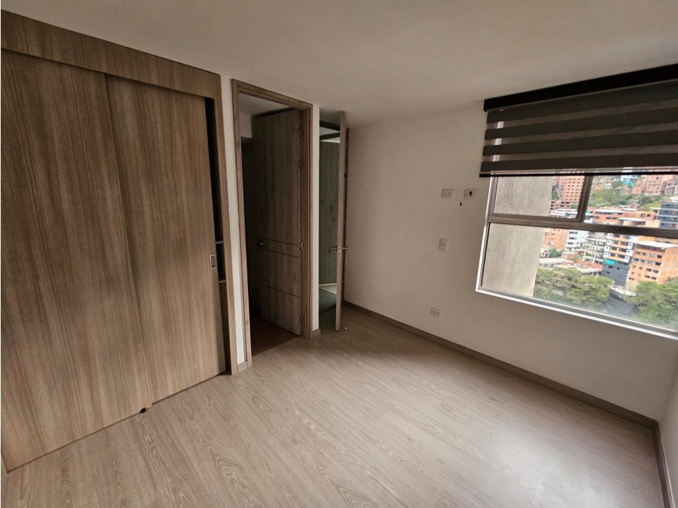 Apartamento en Arriendo en Loma de los Bernal — foto 2