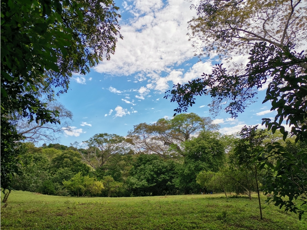 Lote en Sopetrán 10.517 m² en unidad cerrada con vigilancia