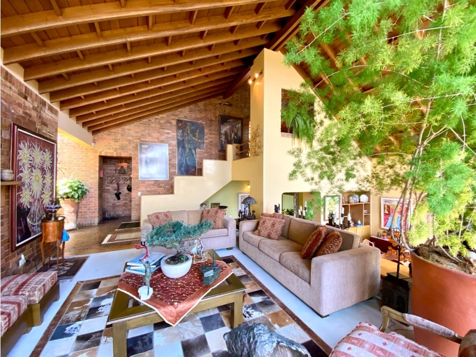 VENDEMOS CASA CON VISTA INCREIBLE EN BOSQUE DE PINOS