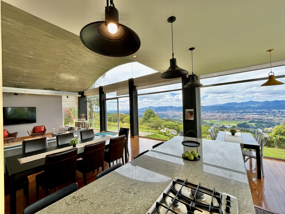 VENDEMOS ESPECTACULAR CASA EN SOFROPOLIS-CHIA-INCREIBLE VISTA — foto 3