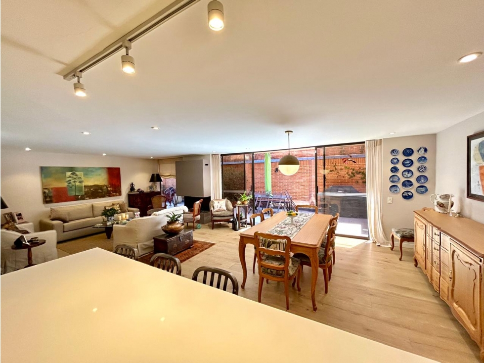 VENDEMOS APTO. REMODELADO EN LA CAROLINA CON TERRAZA