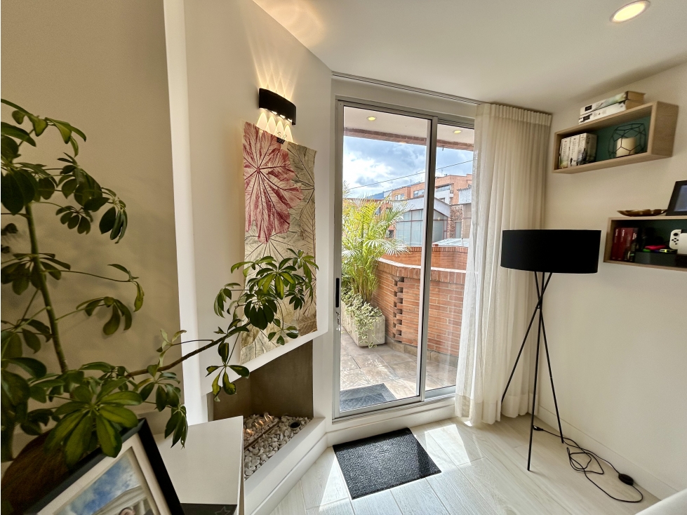 RENTAMOS APTO. REMODELADO CON INCREIBLE TERRAZA EN CHICO NAVARRA — foto 4