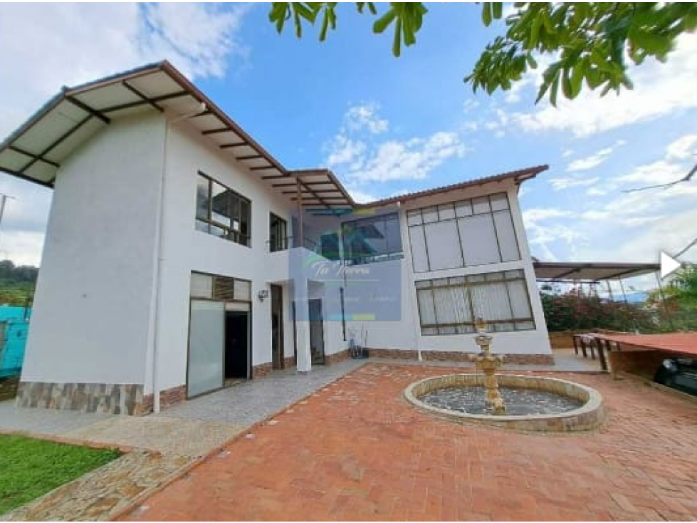 Venta de casa campestre de 715 M2 en La Mesa Cund, COL.