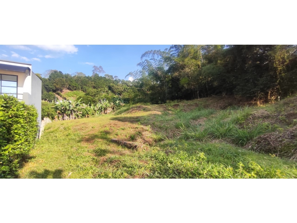 venta de lote de 2327 M2 en 235 mill negociables en La Mesa Cund.