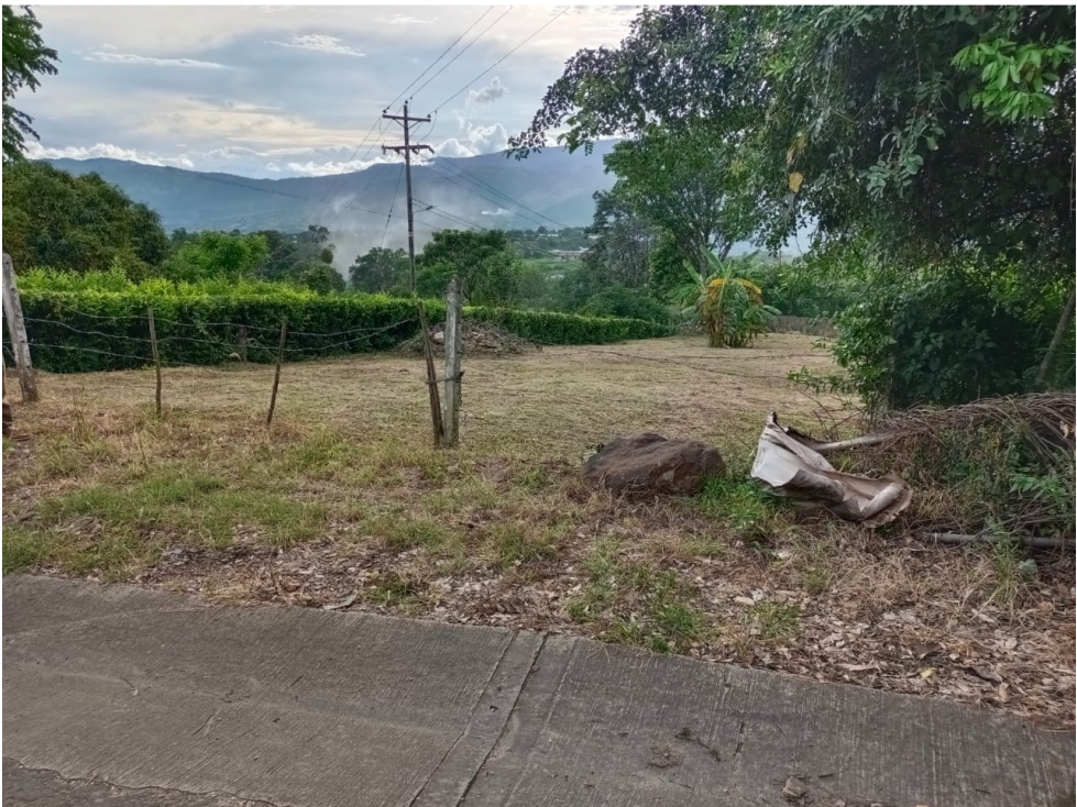 Se vende lote de 1080 M2 en 350 mill negoc, en La Mesa Cund, COL.