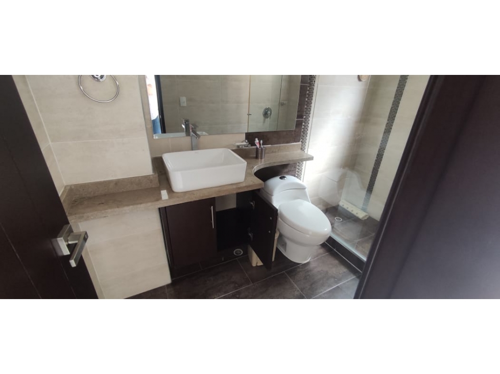 Se vende casa de 165 M2 en 470 mill, en La Mesa Cund, COL, de 3 pisos. — foto 4