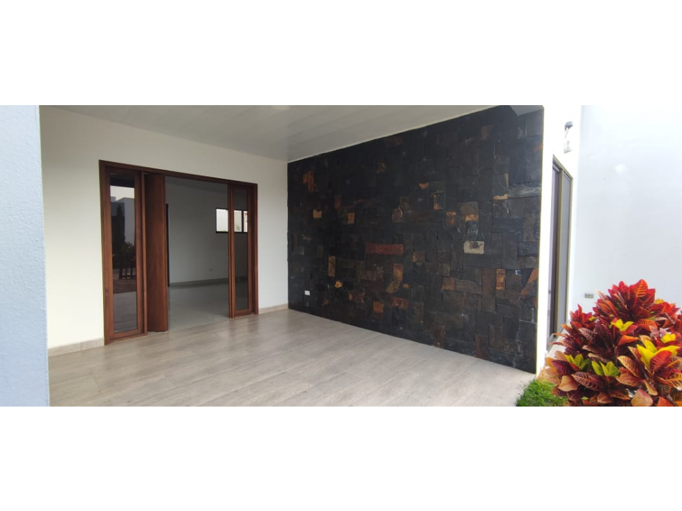 Venta de casa urbana de 467 M2 en 680 mill en La Mesa Cund