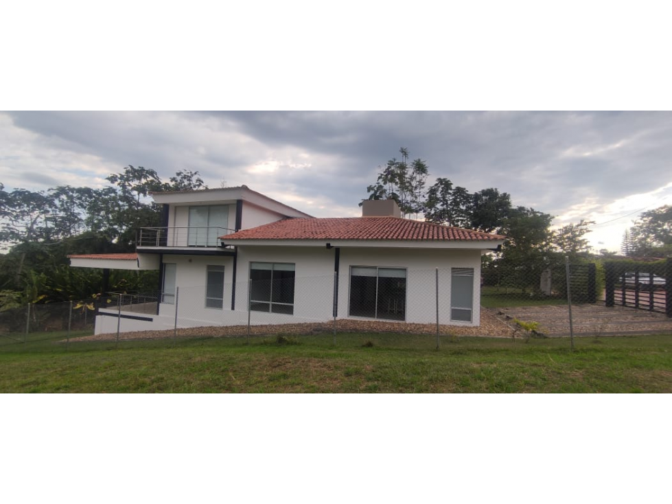 Venta de casa urbana de 500 M2 en 700 mill en La Mesa Cund, COL.