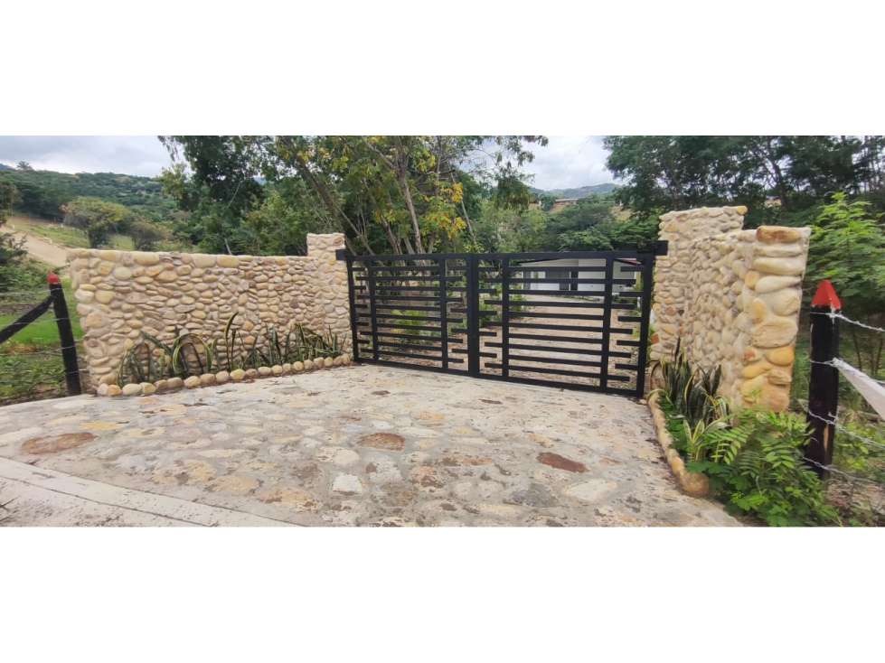 Venta de lote de 1999 M2 en 150 mill en San Joaquin, La Mesa Cund