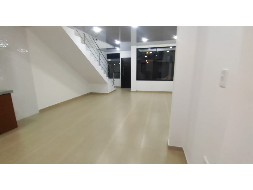 Estrena casa en La Mesa Cund, área de 200 M2 en 530 MILL