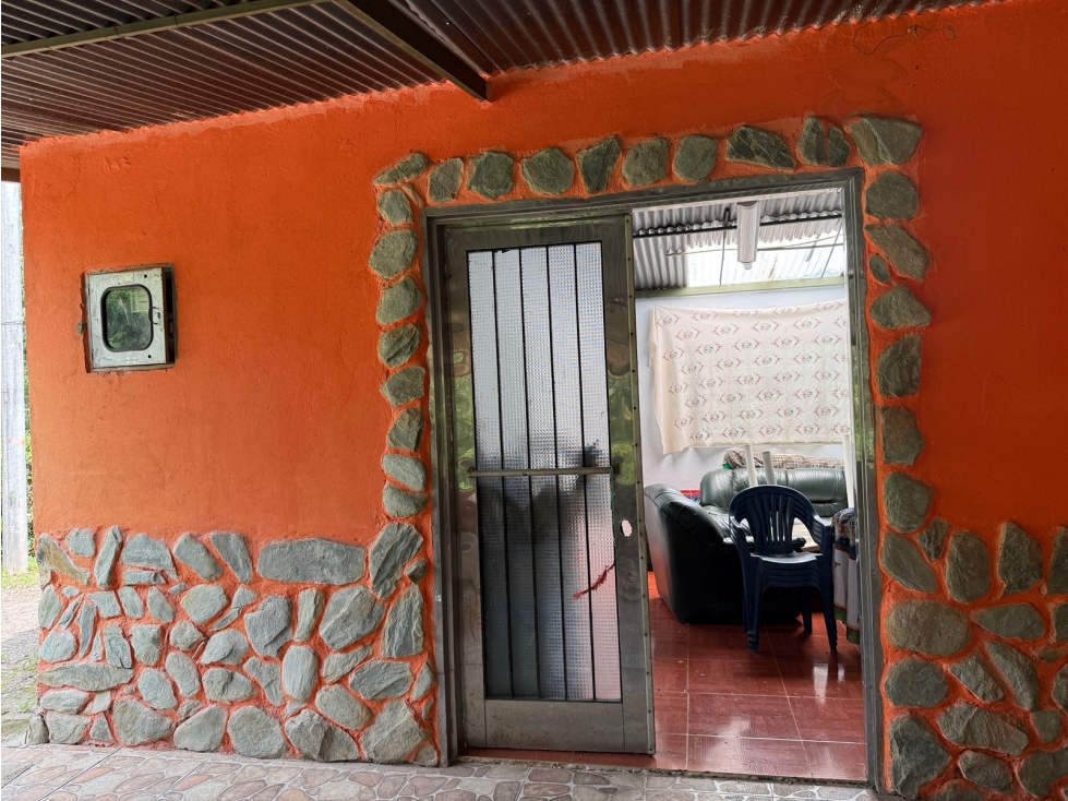 Venta de casalote de 3200 M2 en 330 millones en La Mesa Cund, COL