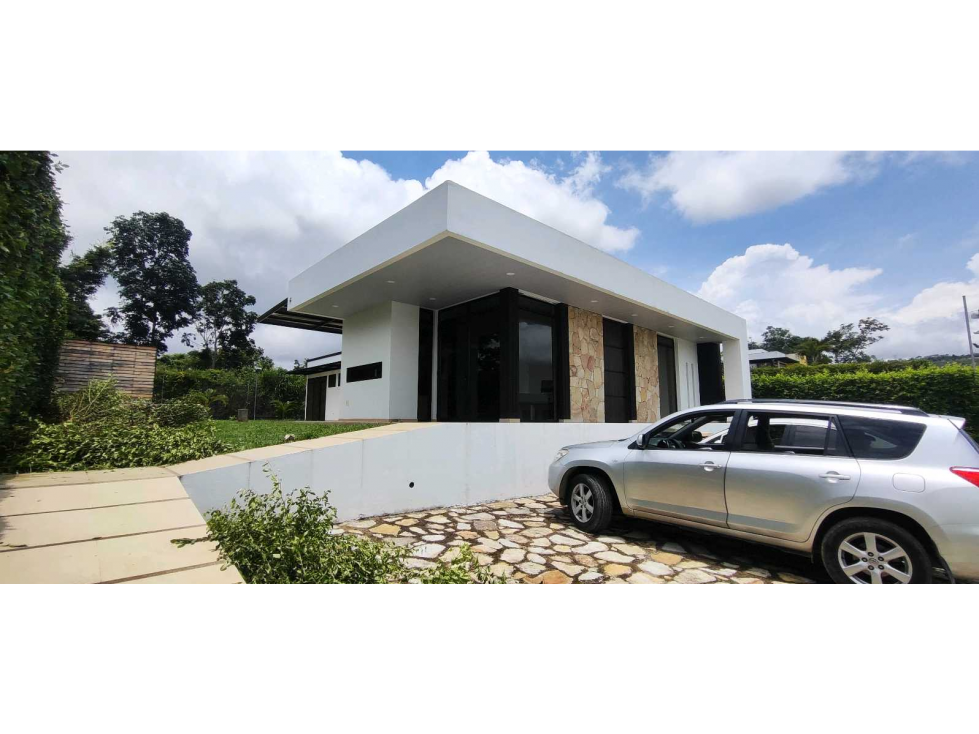 Casa campestre para estrenar en La Mesa Cund, COL con piscina