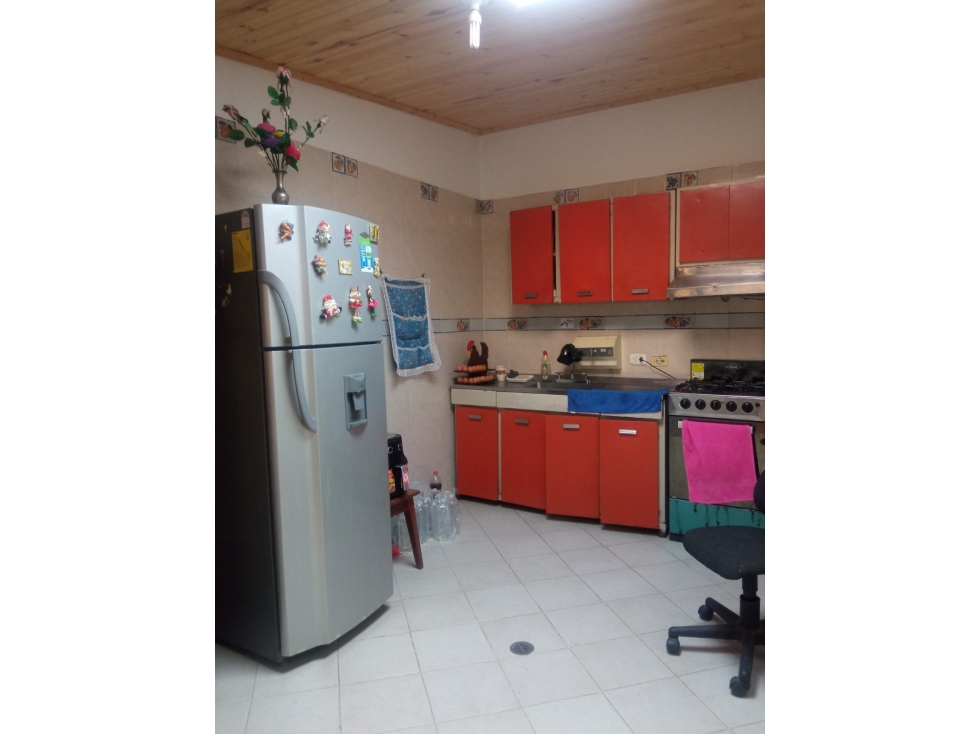 Se vende casa urbana de 150 M2 en La Mesa Cund, en 480 mill.