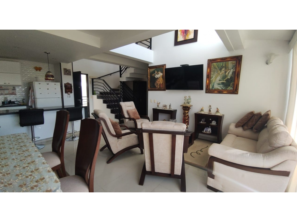 Se vende penthouse de 178 M2 en 700 mill en La Mesa Cund, COL.
