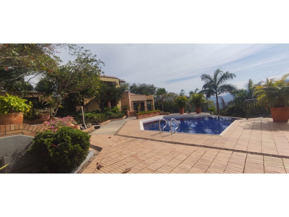 Casaquinta con piscina, 6500 M2 en 1399 mill en La Mesa CUND - 2