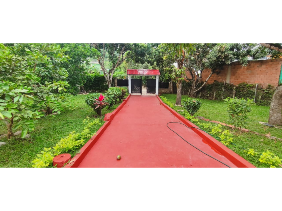 Venta de casa campestre de 800 M2 en La Mesa Cund, semi urbana.