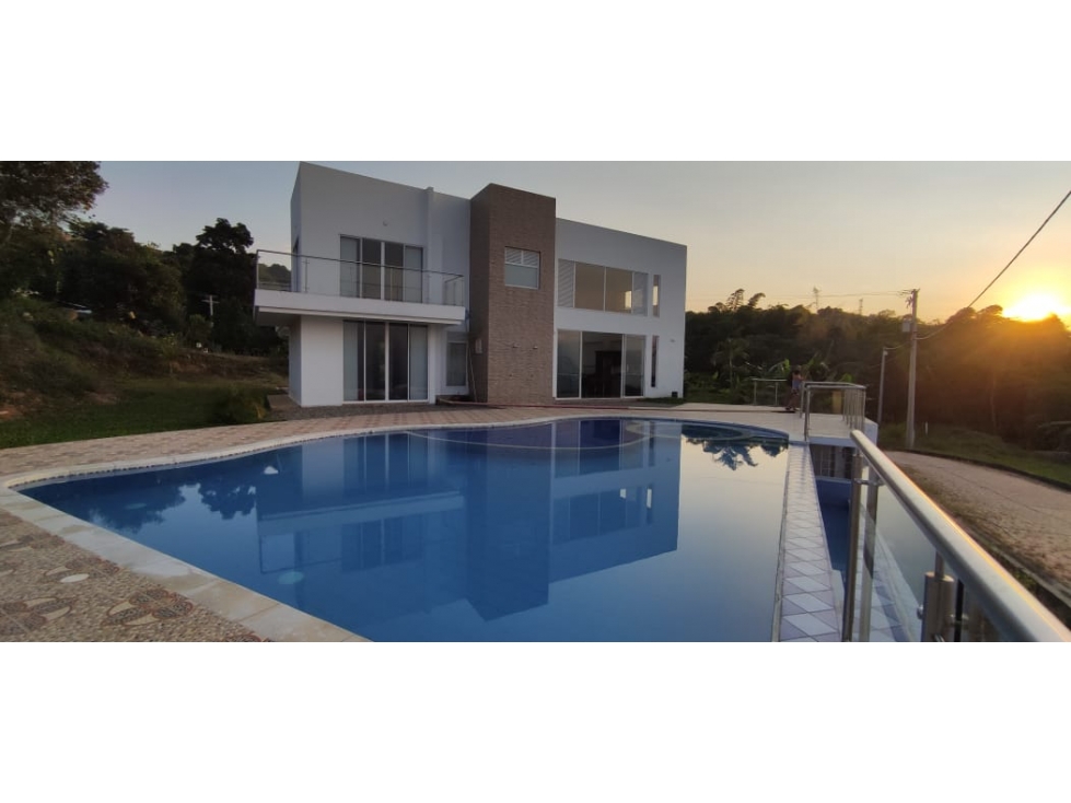 Se vende casa campestre en lote de 1000 M2, 890 mill en La Mesa Cund