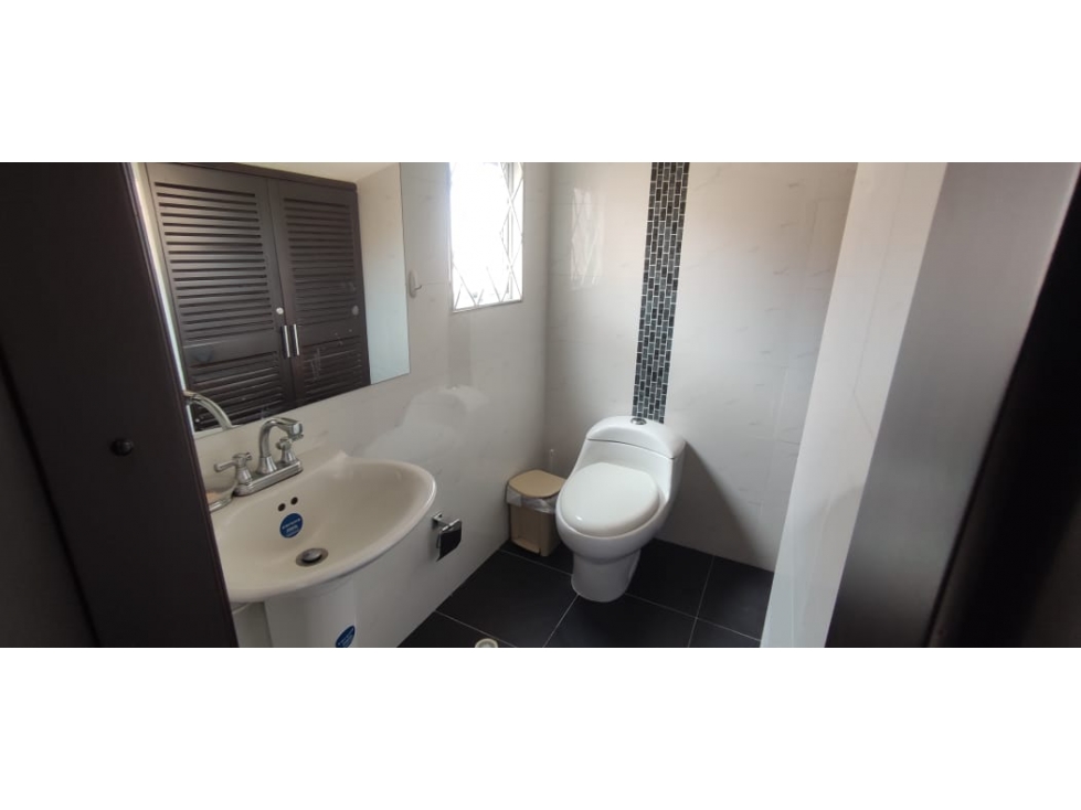 Se vende casa de 165 M2 en 470 mill, en La Mesa Cund, COL, de 3 pisos. — foto 5