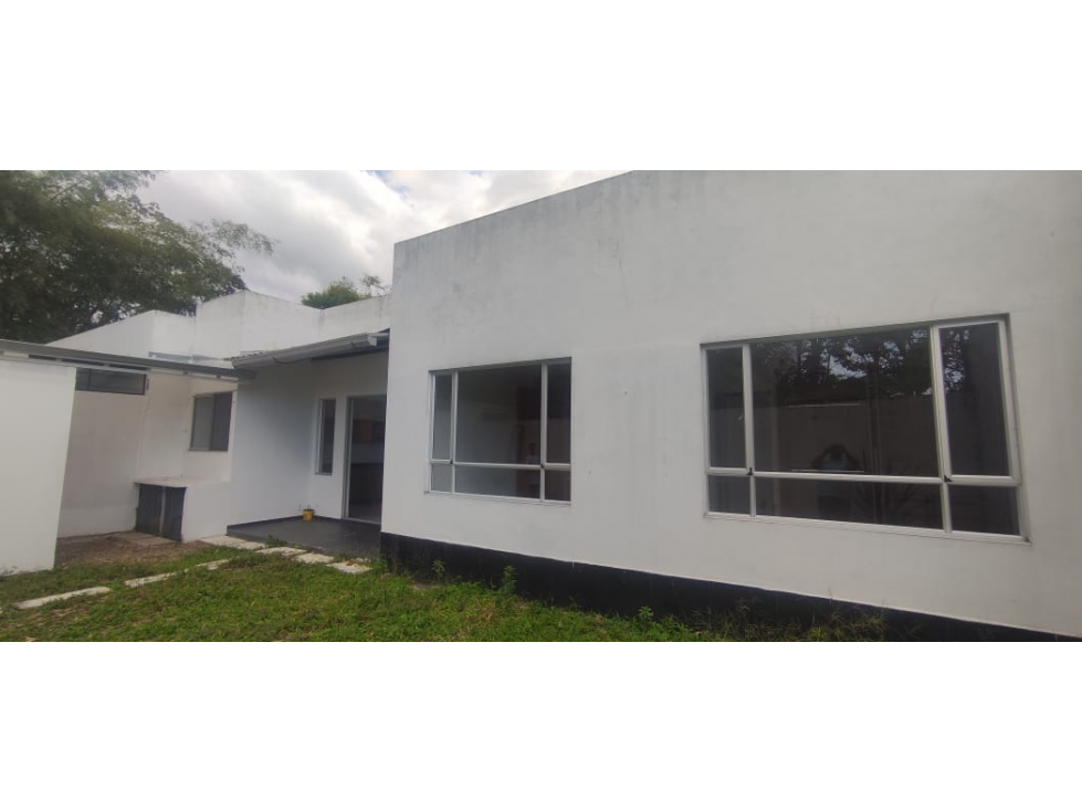Casalote en conjunto de 450 M2 en 595 mill en La Mesa Cund, COL