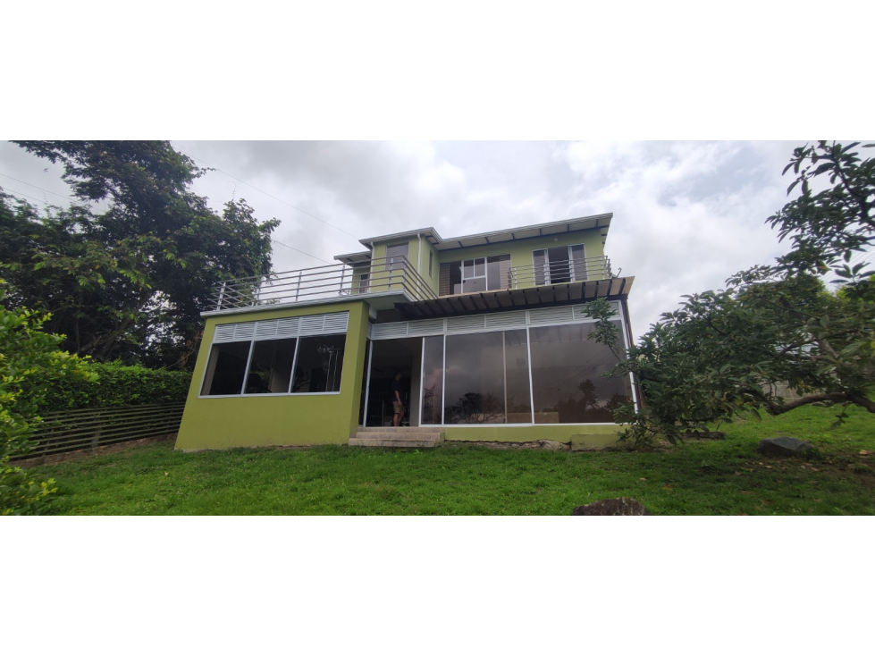 Casa campestre urbana de 800 M2 en 650 mill en La Mesa Cund