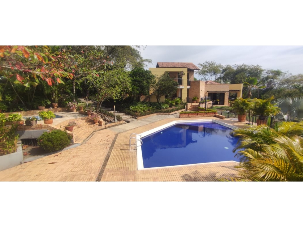 Casaquinta con piscina, 6500 M2 en 1399 mill en La Mesa CUND - 1